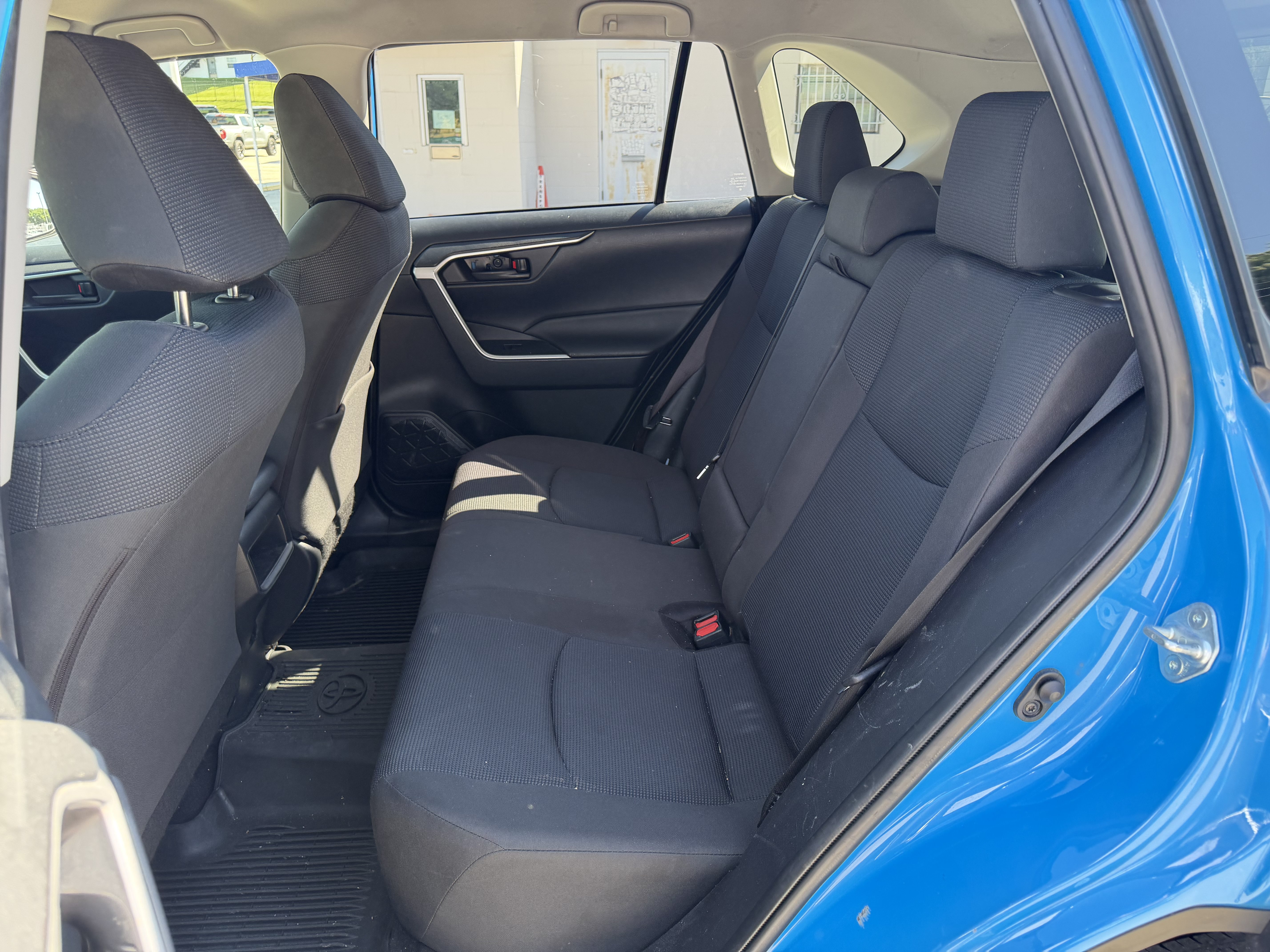 Used 2019 Toyota RAV4 LE AWD/4WD image 12