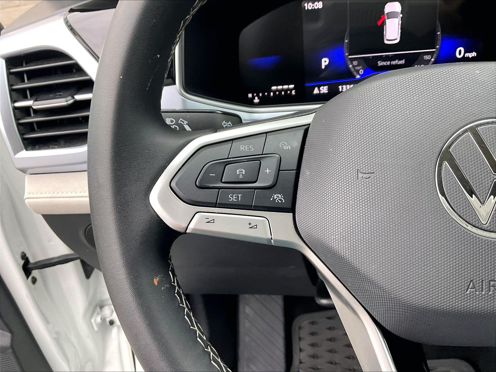 Certified 2025 Volkswagen Taos SE FWD image 18