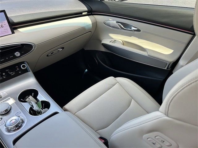 Used 2026 Genesis GV70 2.5T Select image 5
