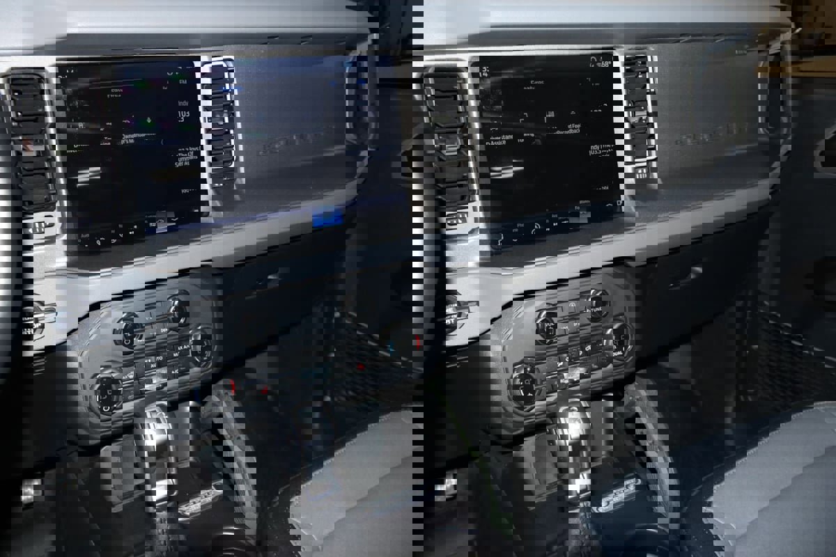 Used 2024 Ford Bronco Everglades image 59