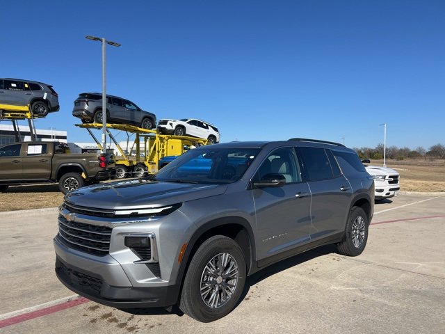 Used 2025 Chevrolet Traverse LT
