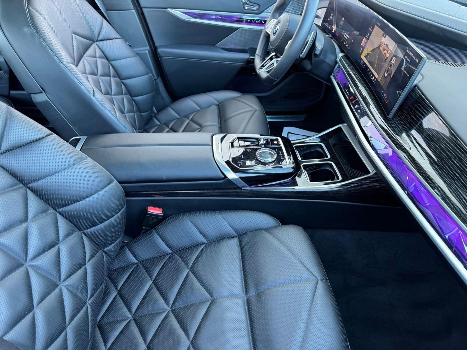 Used 2025 BMW 740i xDrive image 18