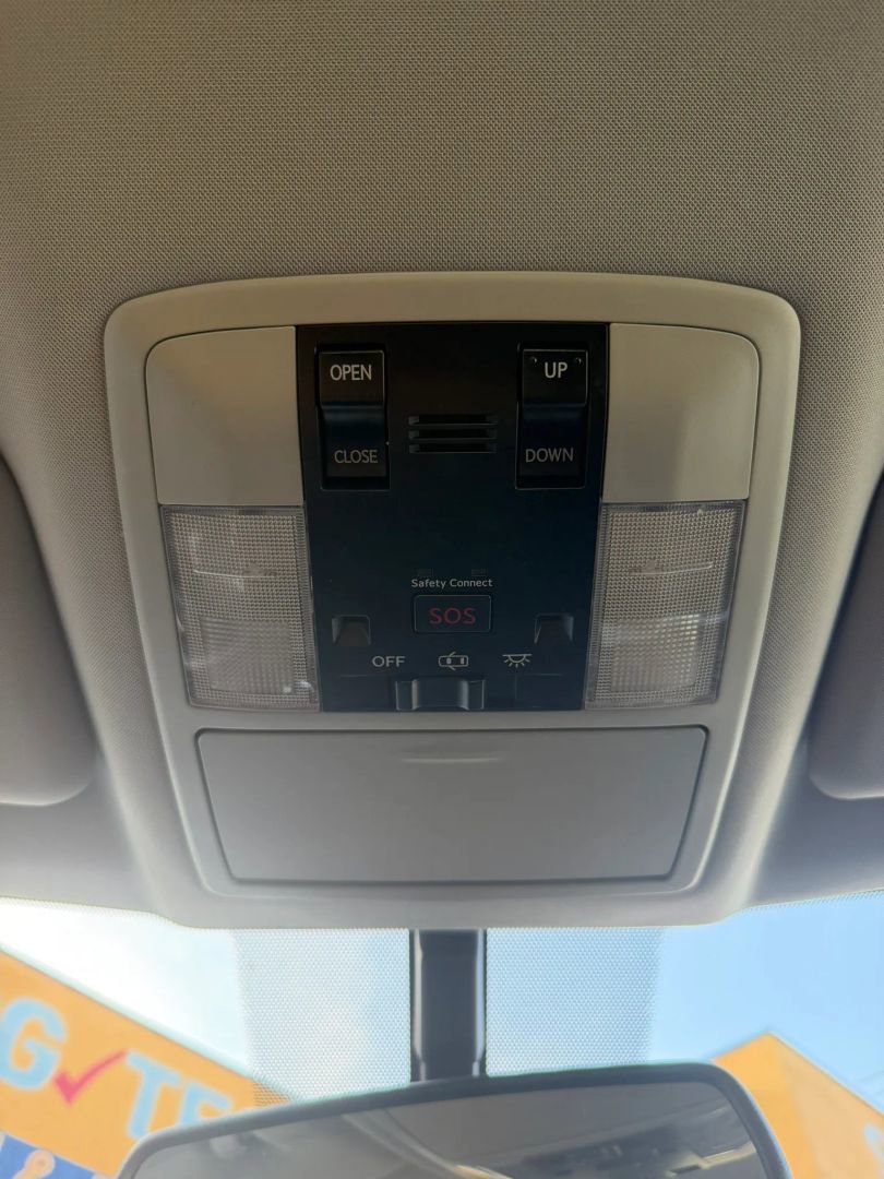 Used 2013 Lexus CT 200h w/ Premium Pkg w/Navigation FWD image 28