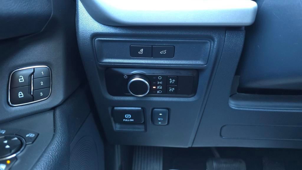 Used 2024 Ford Expedition Max XLT image 34