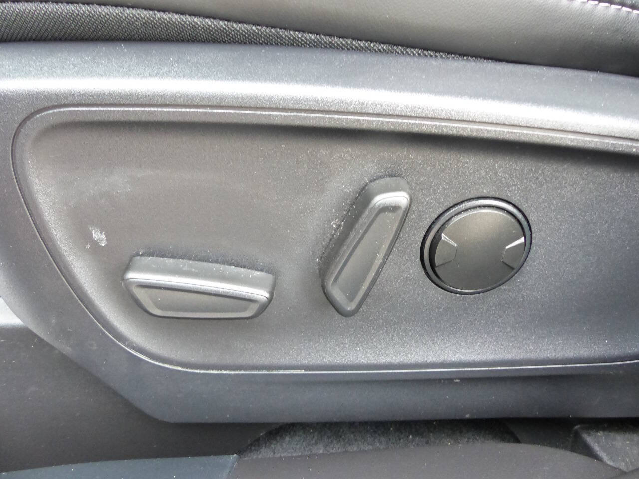 Used 2026 Ford Escape Platinum AWD/4WD image 23