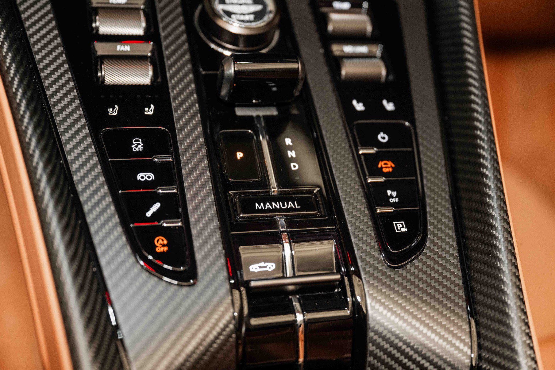 Used 2025 Aston Martin DB12 Convertible image 26