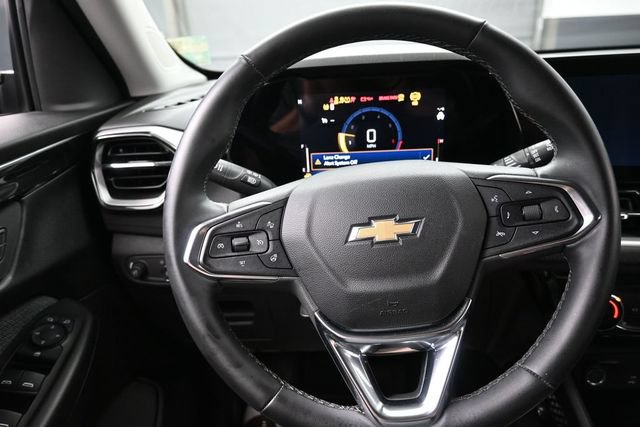 Used 2025 Chevrolet TrailBlazer LT w/ LT Cold Weather Package FWD image 8