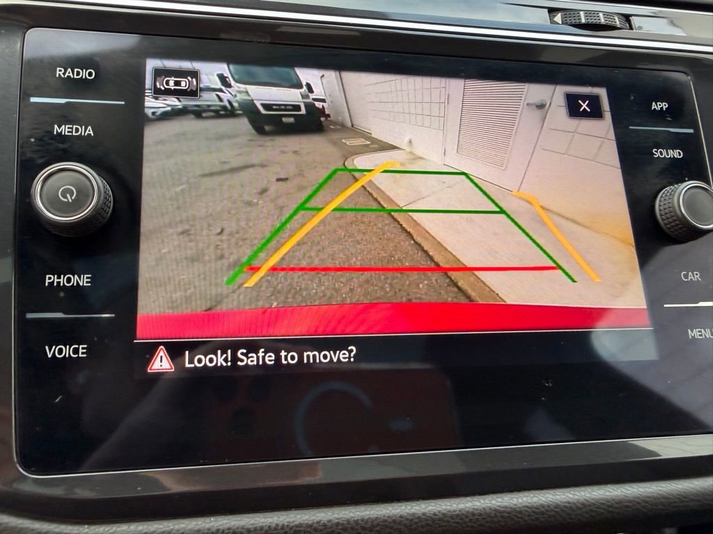 Used 2024 Volkswagen Tiguan SE R-Line image 23