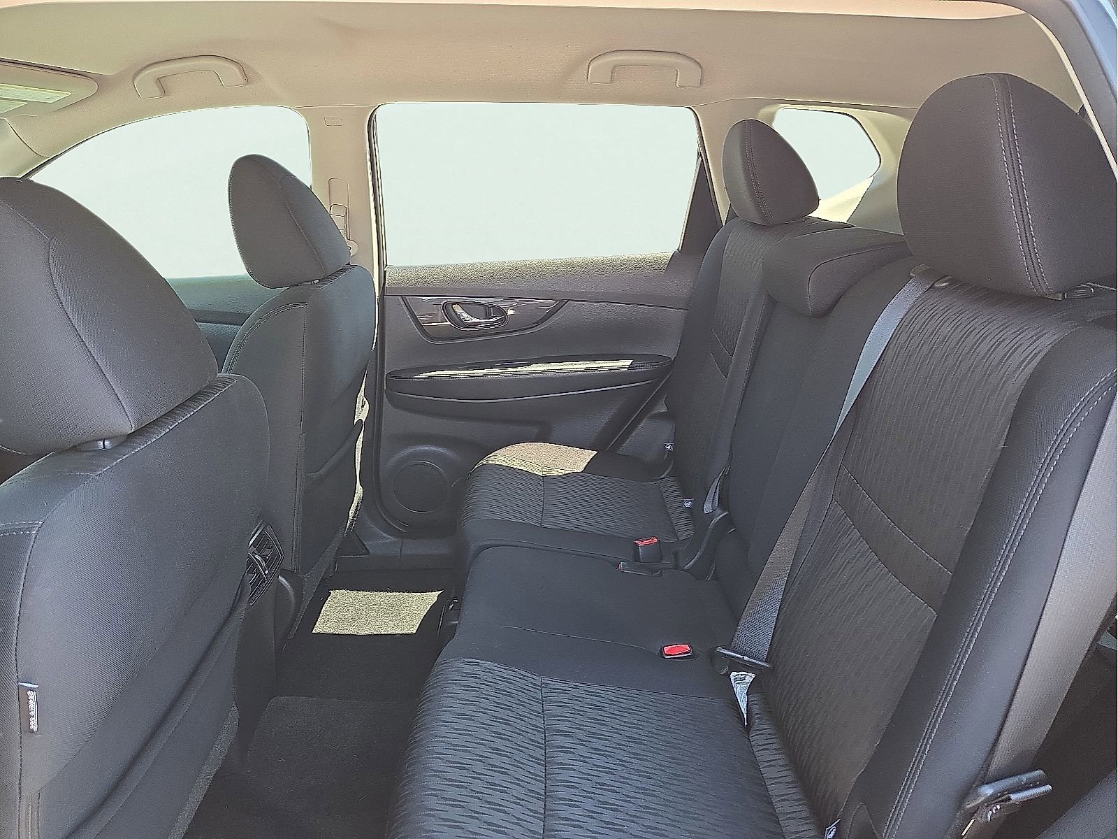 Used 2018 Nissan Rogue SV w/ Premium Package FWD image 10
