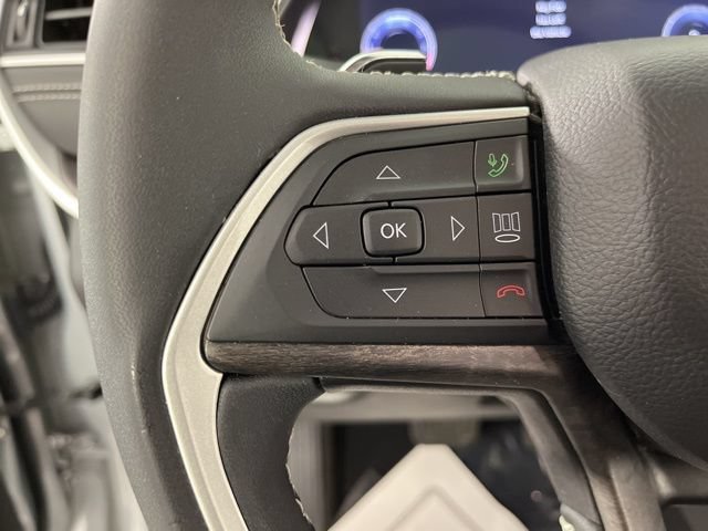 Used 2023 Jeep Grand Cherokee L Limited AWD/4WD image 23