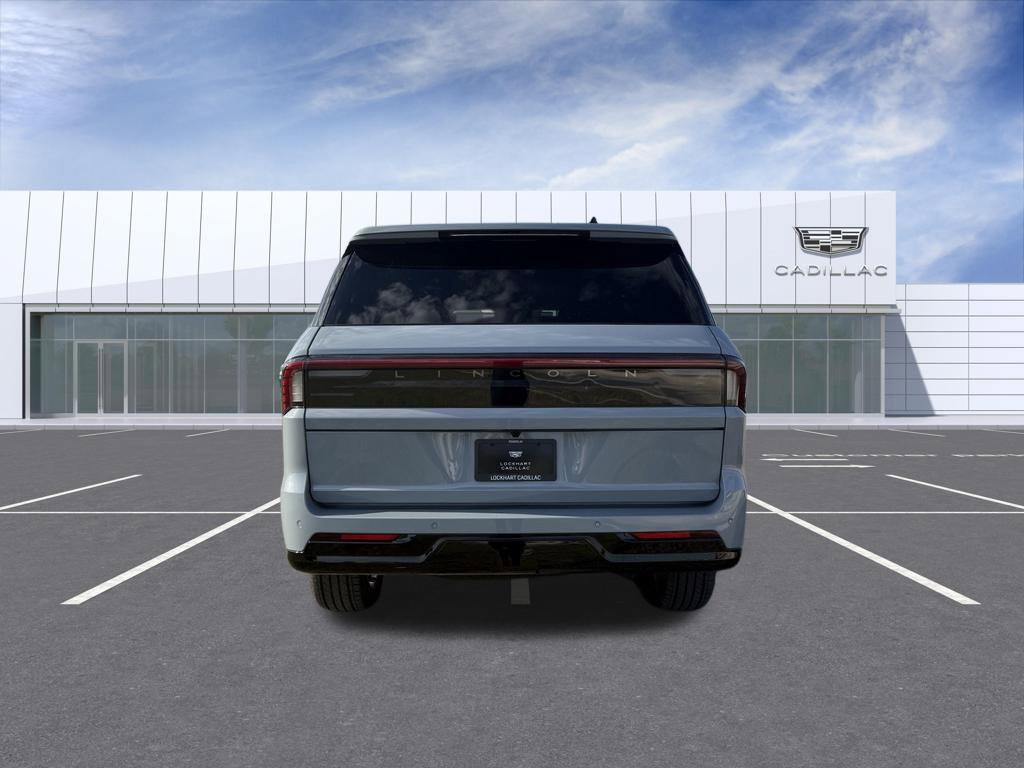 Used 2026 Lincoln Navigator Premiere AWD/4WD image 12