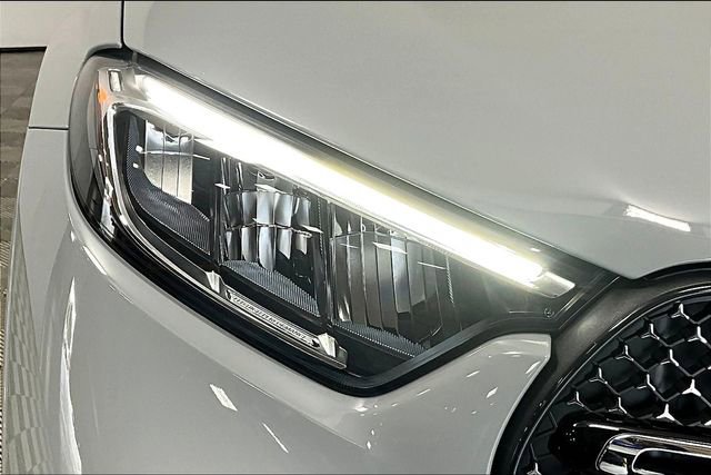 Used 2025 Mercedes-Benz GLC 300 4MATIC image 28