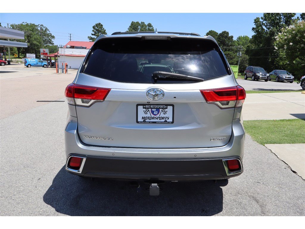 Used 2017 Toyota Highlander Limited FWD image 4