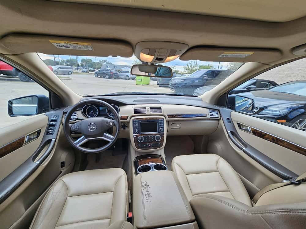 Used 2011 Mercedes-Benz R 350 4MATIC image 8