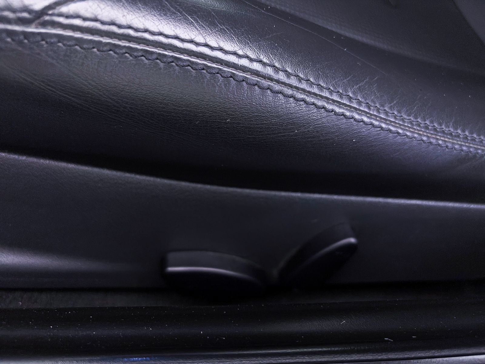 Used 2005 Chrysler Crossfire Limited RWD image 11