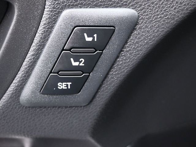 Used 2025 Toyota Sienna Limited image 21