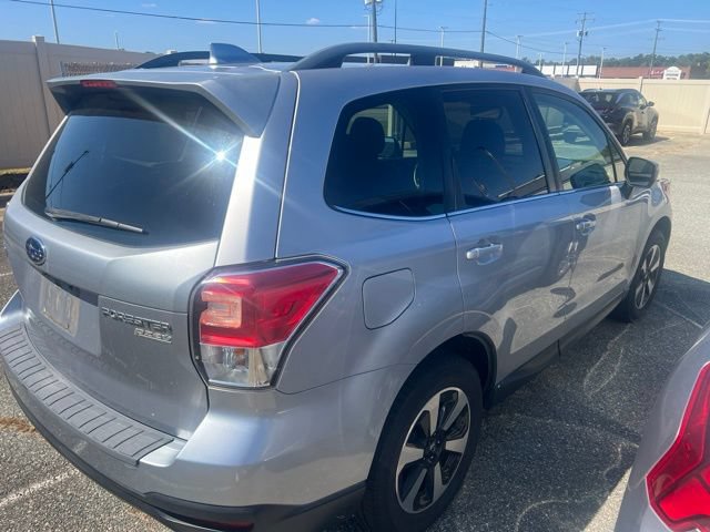 Used 2017 Subaru Forester 2.5i Limited AWD/4WD image 4