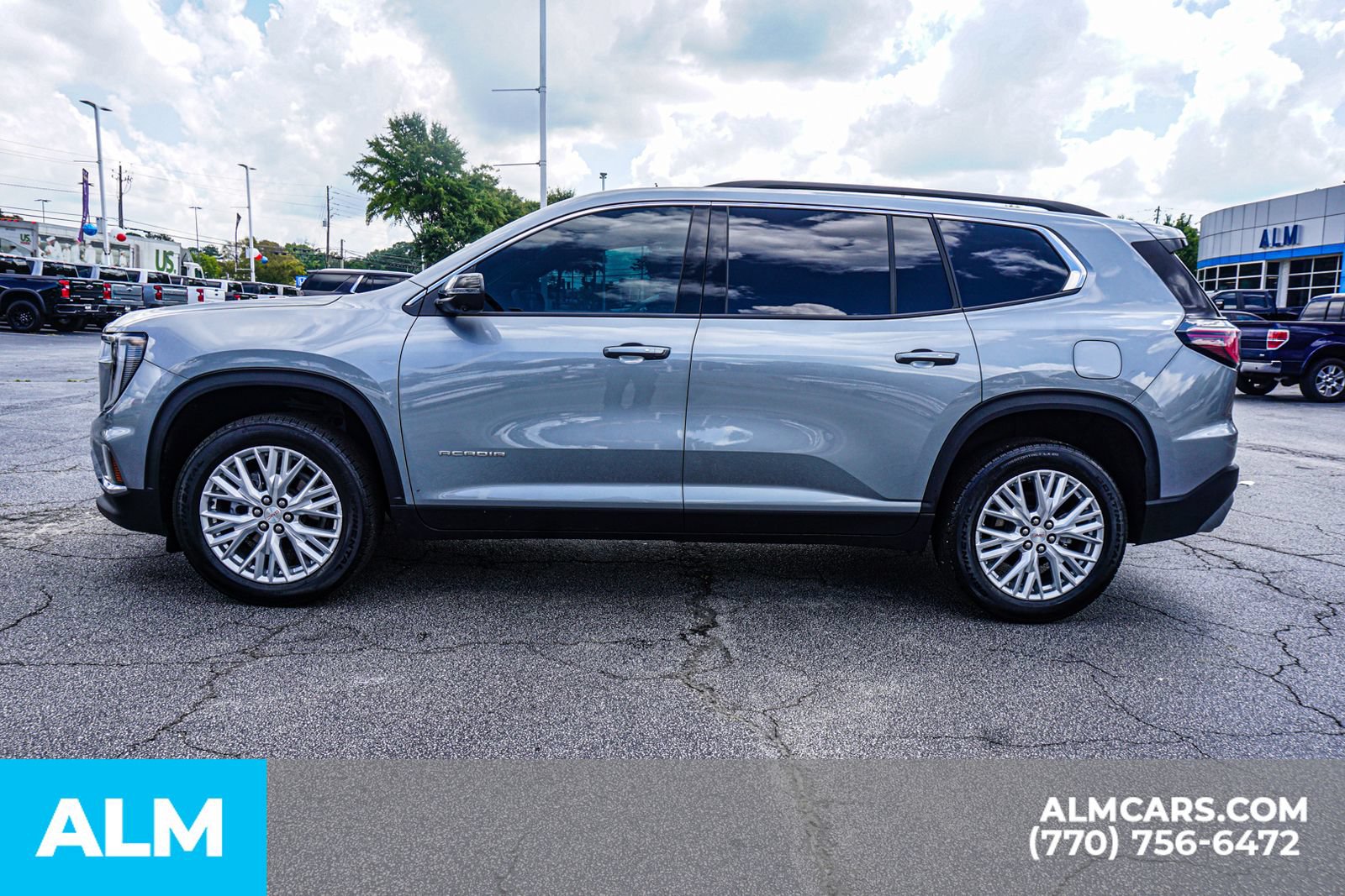 Used 2024 GMC Acadia Elevation w/ Luxury Package FWD image 9