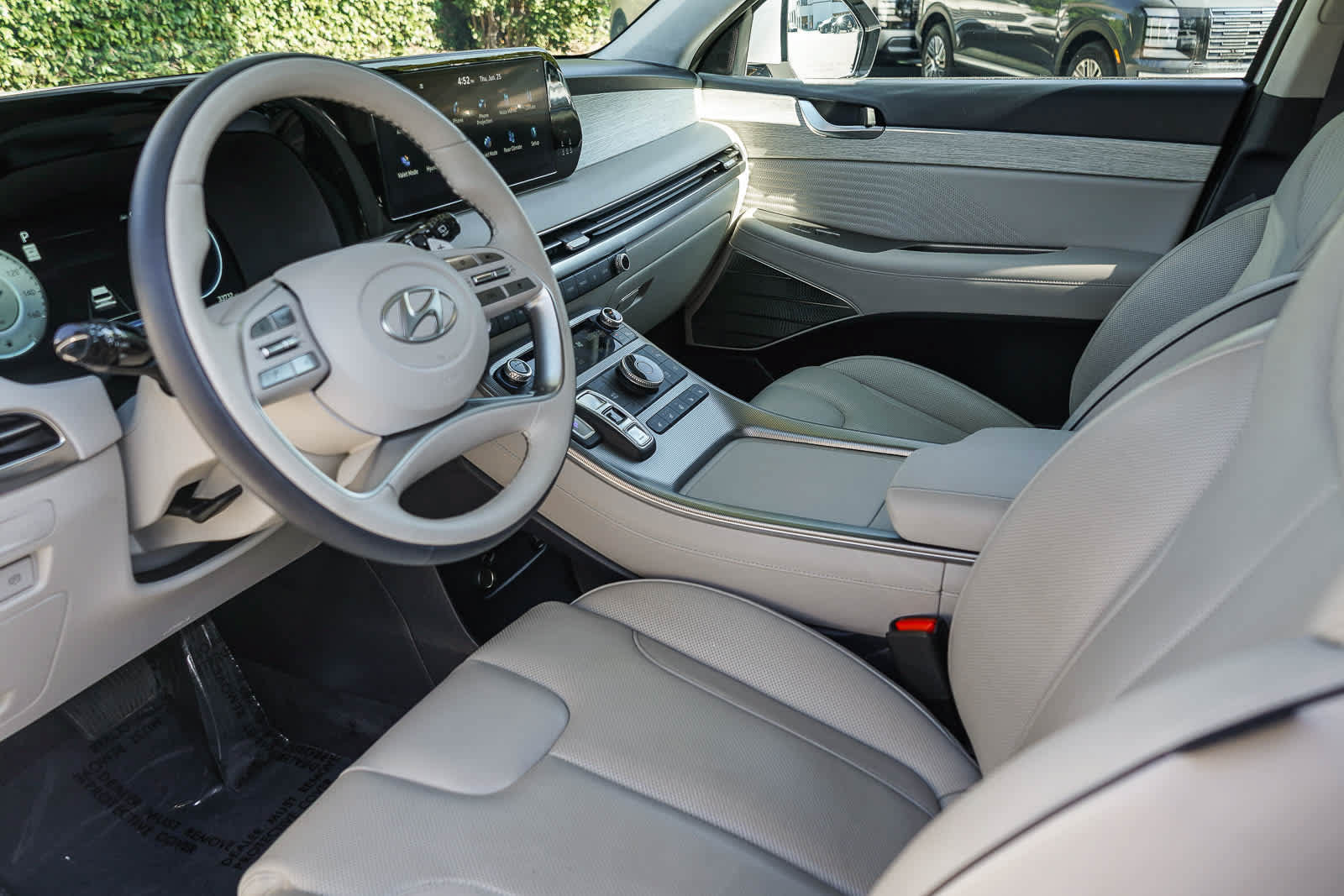 Used 2023 Hyundai Palisade Calligraphy w/ Cargo Package FWD image 19