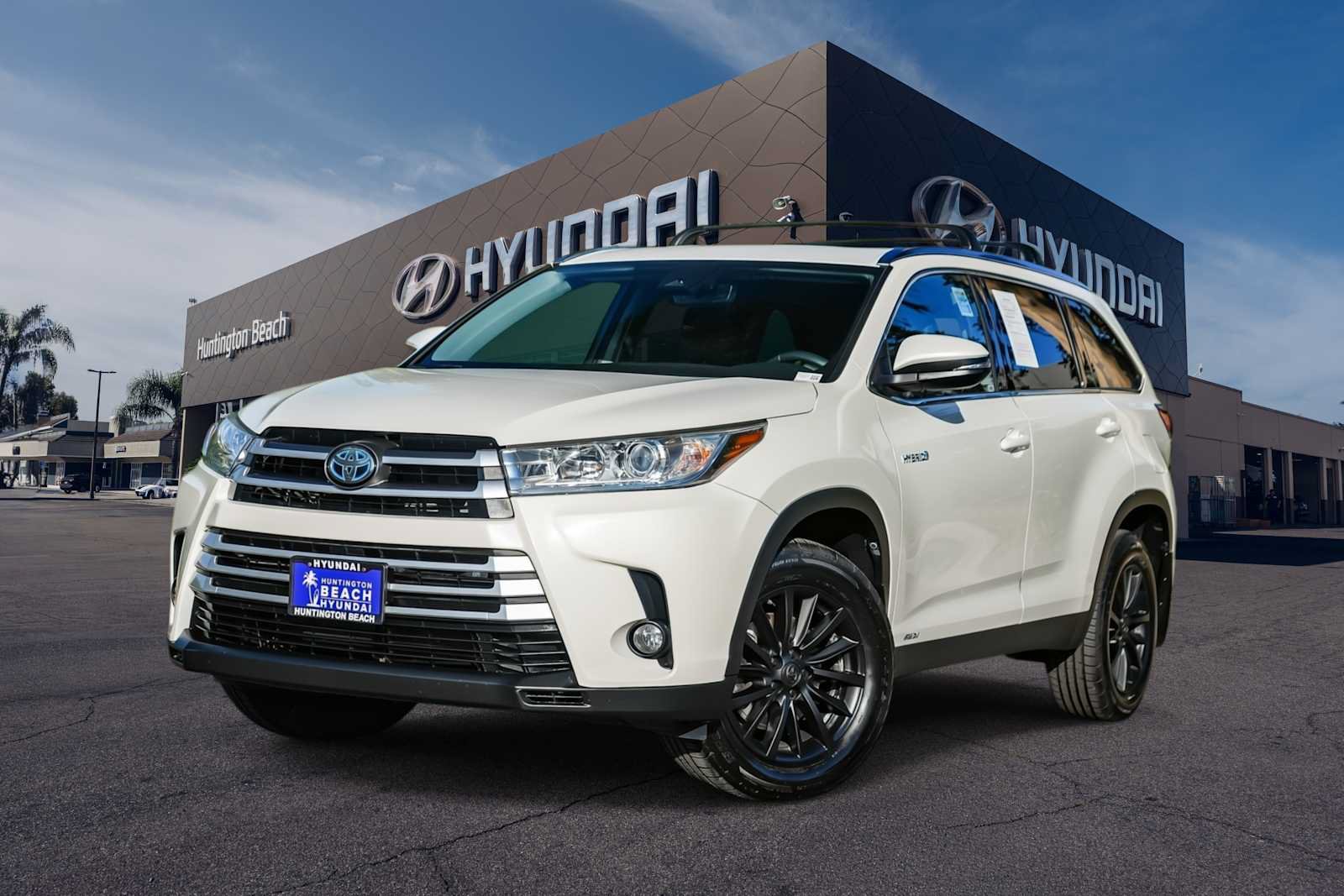 Used 2019 Toyota Highlander XLE w/ Carpet Mat Package (TMS) AWD/4WD image 1