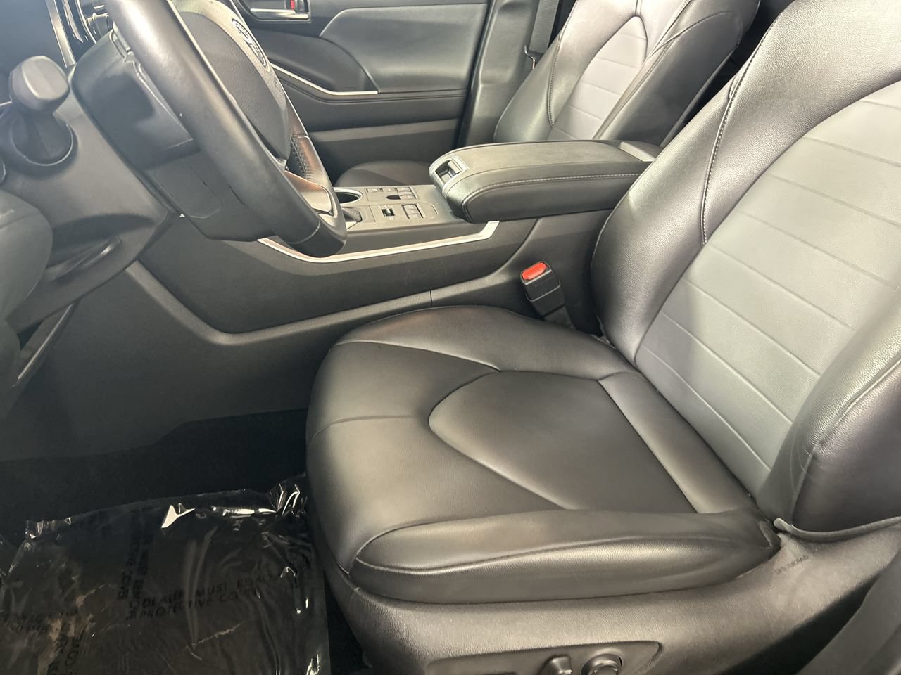 Used 2025 Toyota Highlander XLE AWD/4WD image 22
