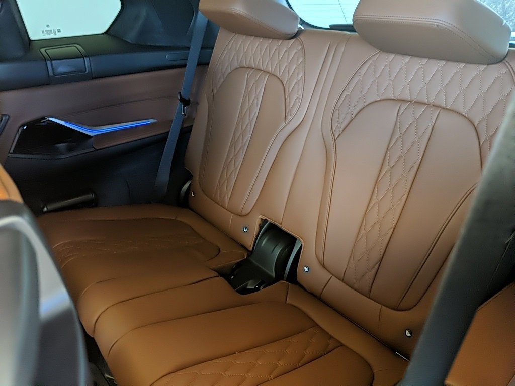 Used 2024 BMW X7 M60i w/ Executive Package image 19