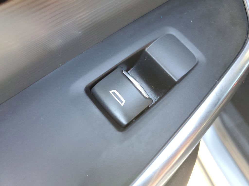 Used 2024 Cadillac XT4 Premium Luxury image 17