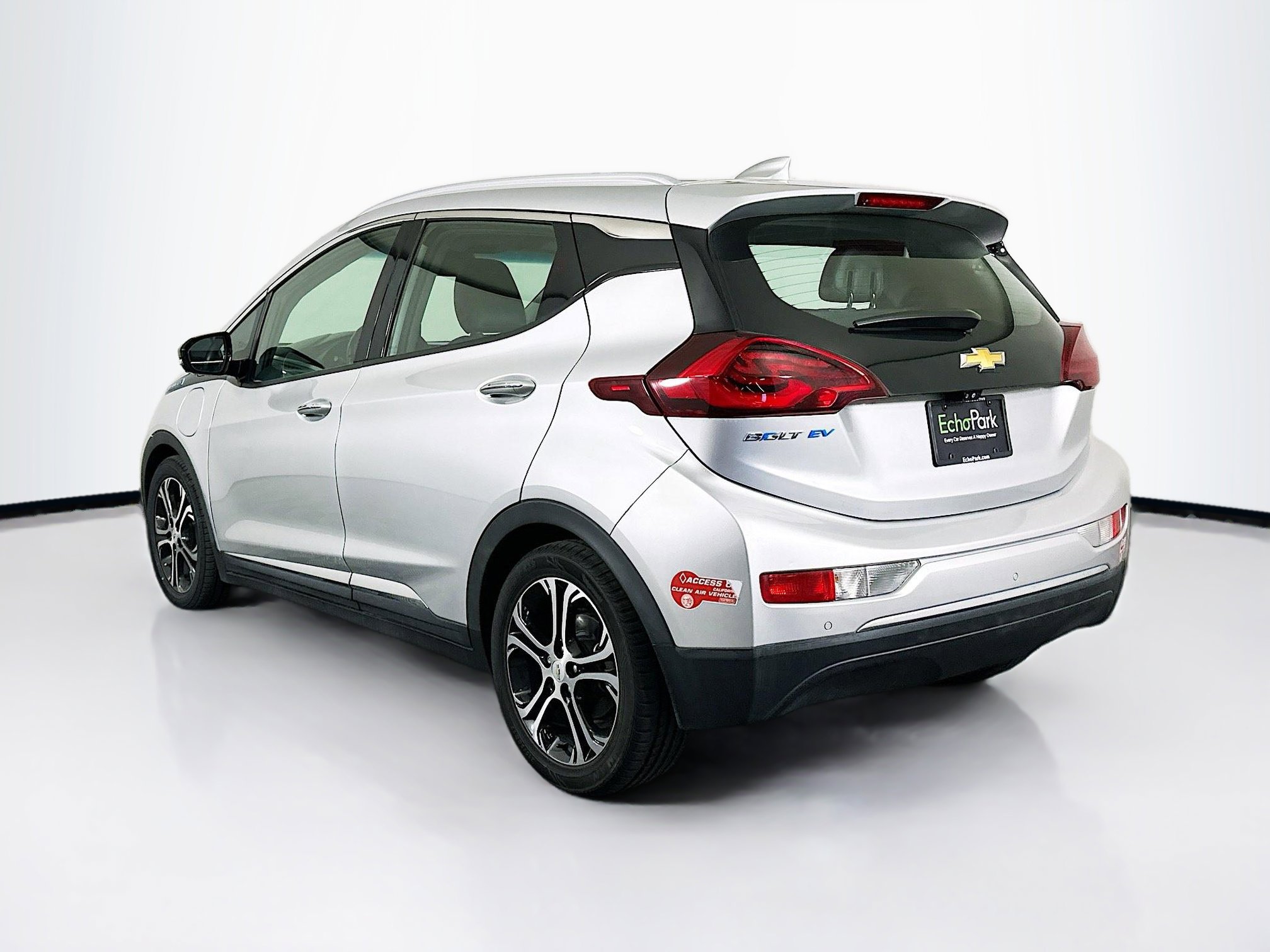 Used 2018 Chevrolet Bolt Premier w/ Driver Confidence II Package FWD image 5
