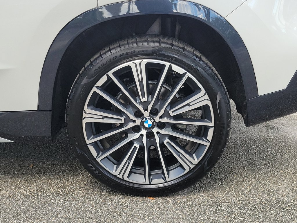 Used 2024 BMW X1 xDrive28i w/ Premium Package AWD/4WD image 5