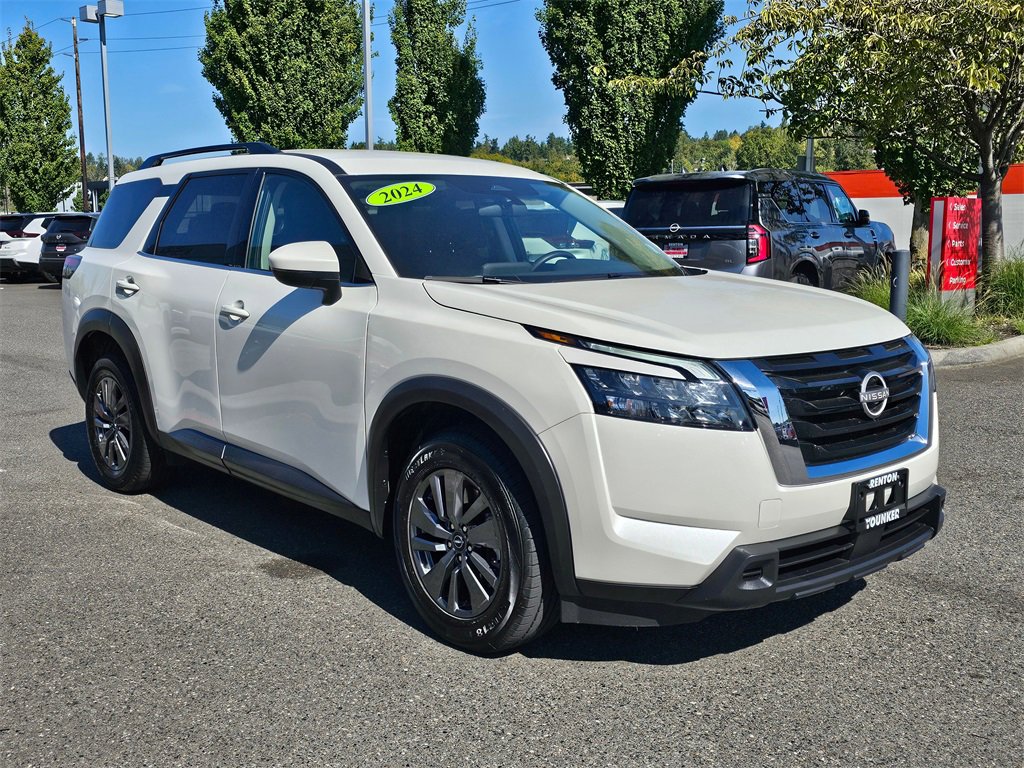 Certified 2024 Nissan Pathfinder SV image 3