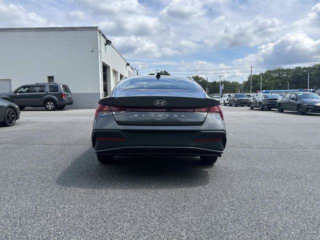 New 2026 Hyundai Elantra SE FWD image 3