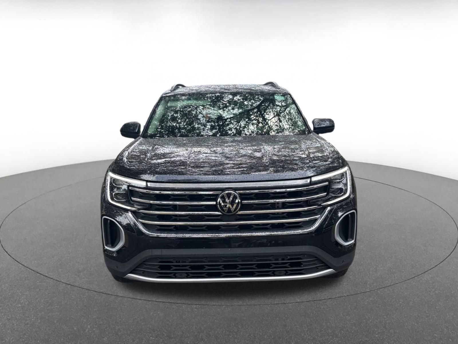 Used 2026 Volkswagen Atlas SE FWD image 2