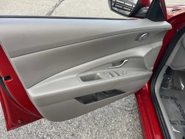 Certified 2024 Hyundai Elantra SE FWD image 16