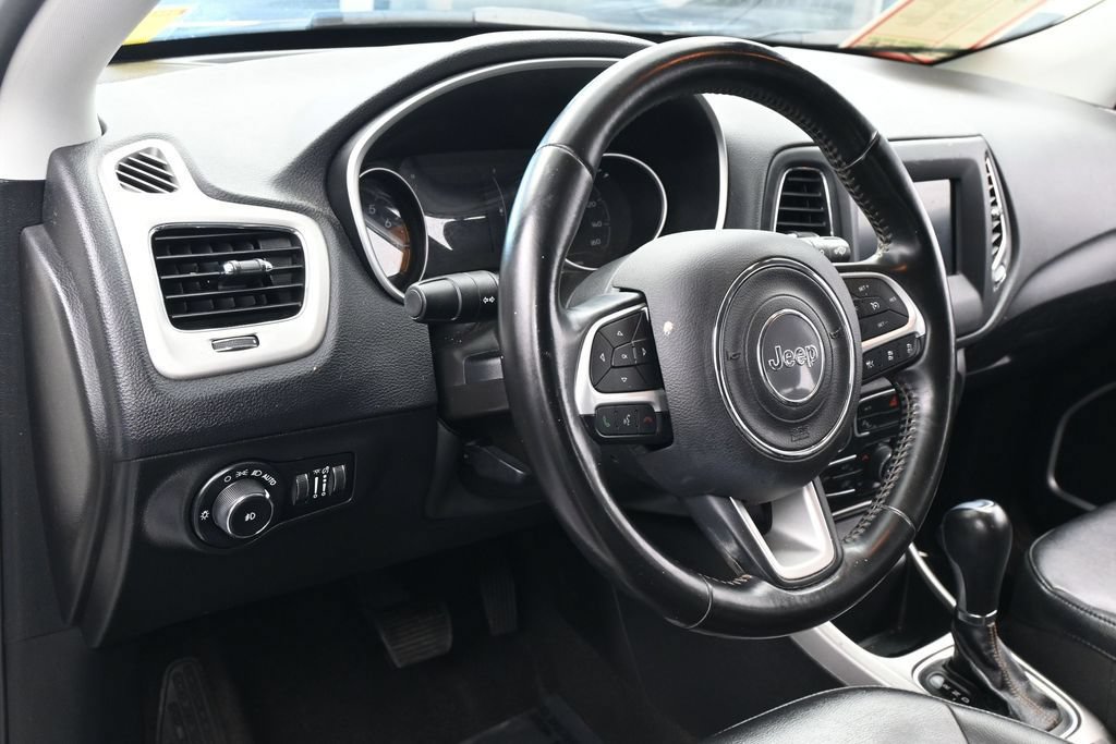 Used 2020 Jeep Compass Latitude FWD image 16