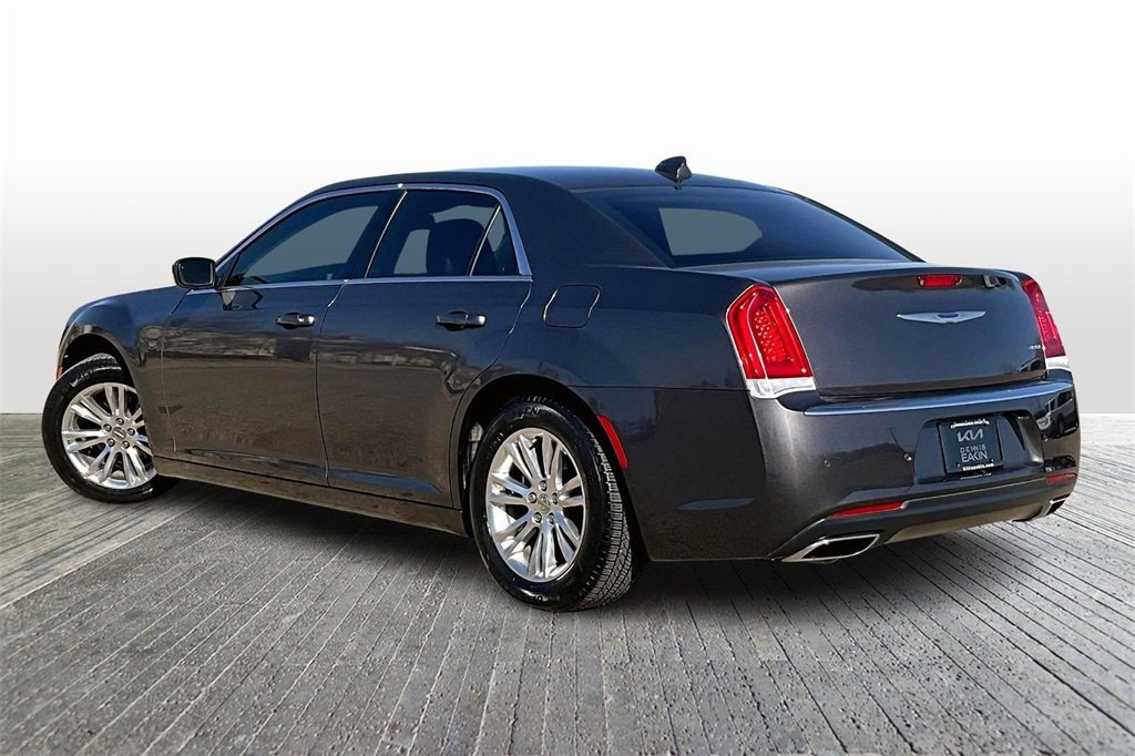 Used 2021 Chrysler 300 Touring L image 12