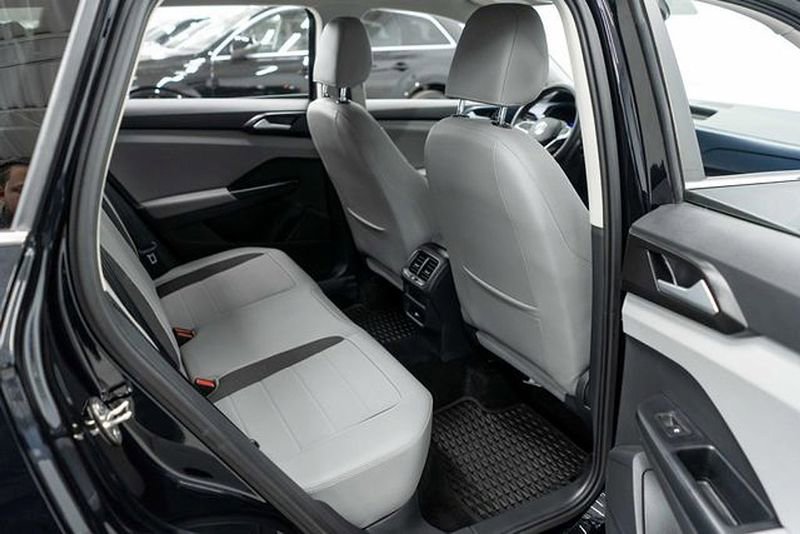 Used 2023 Volkswagen Taos SE image 12