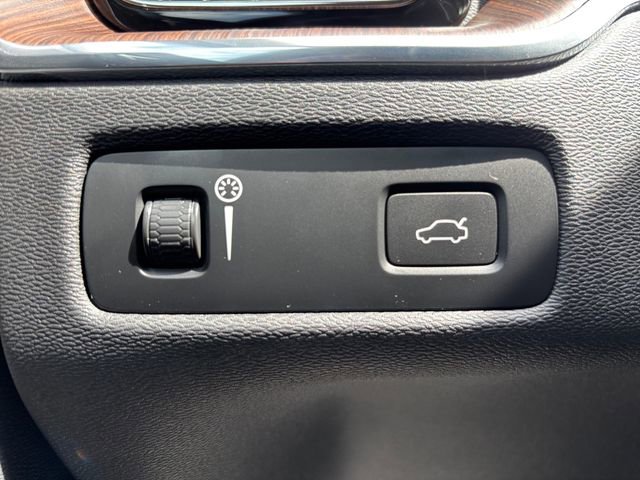 Used 2022 Volvo XC60 B5 Momentum w/ Advanced Package image 19