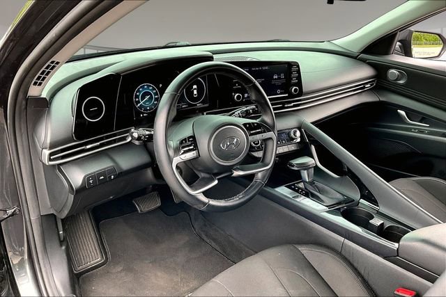 Used 2021 Hyundai Elantra SEL w/ Convenience Package image 16