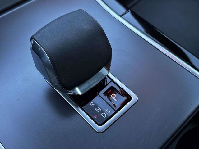 Used 2025 Land Rover Range Rover Velar Dynamic SE image 28