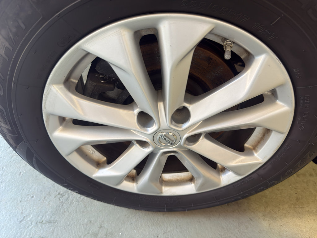 Used 2015 Nissan Rogue SV w/ SV Premium Package image 31