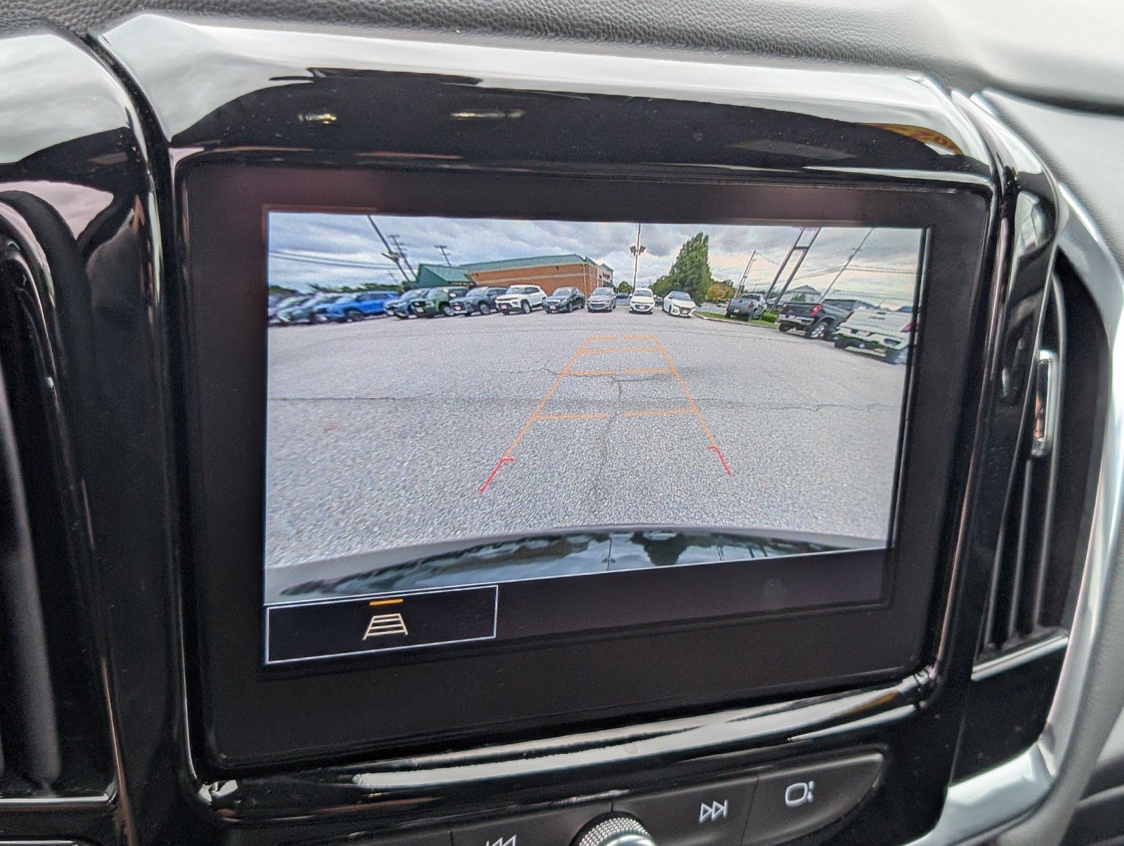 Used 2023 Chevrolet Traverse LT AWD/4WD image 33