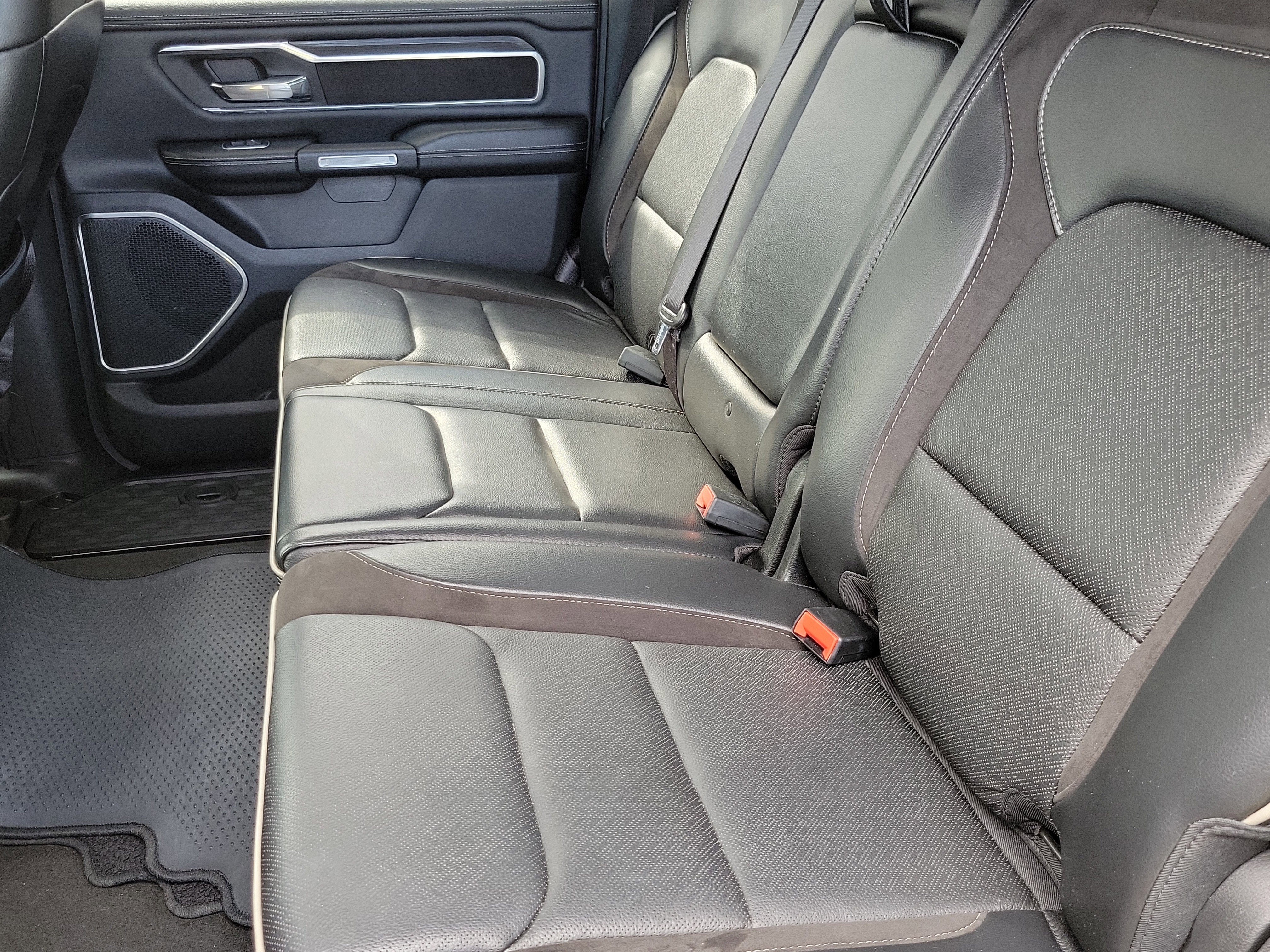 Used 2023 RAM 1500 Laramie AWD/4WD image 12