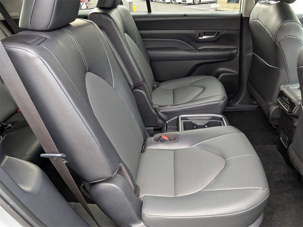 Used 2025 Toyota Grand Highlander AWD image 38