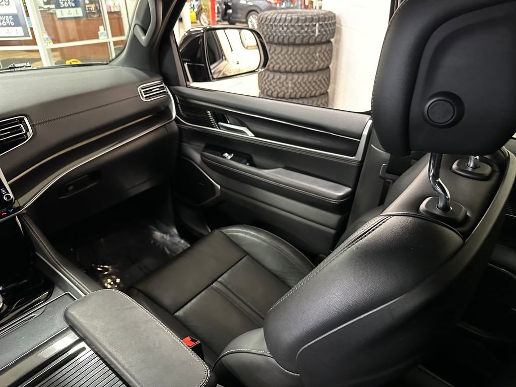 Used 2024 Jeep Wagoneer 4WD image 14