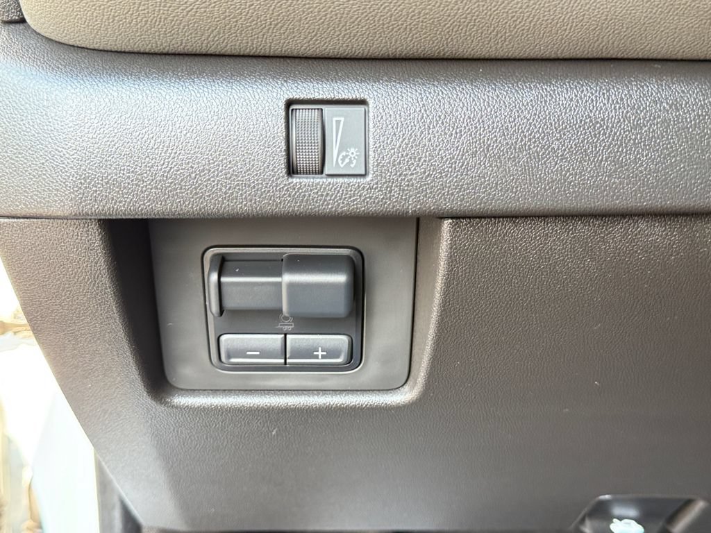 Used 2025 Chevrolet Colorado ZR2 w/ Technology Package AWD/4WD image 22