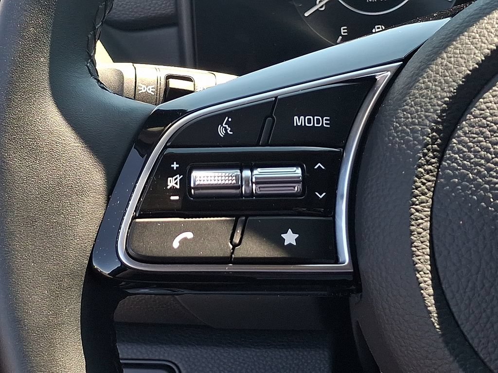 Certified 2025 Kia Seltos EX AWD/4WD image 16