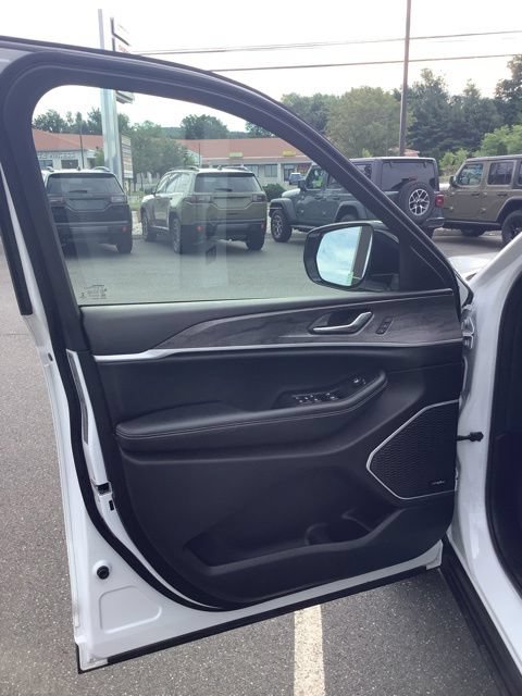 Used 2021 Jeep Grand Cherokee L Limited AWD/4WD image 17