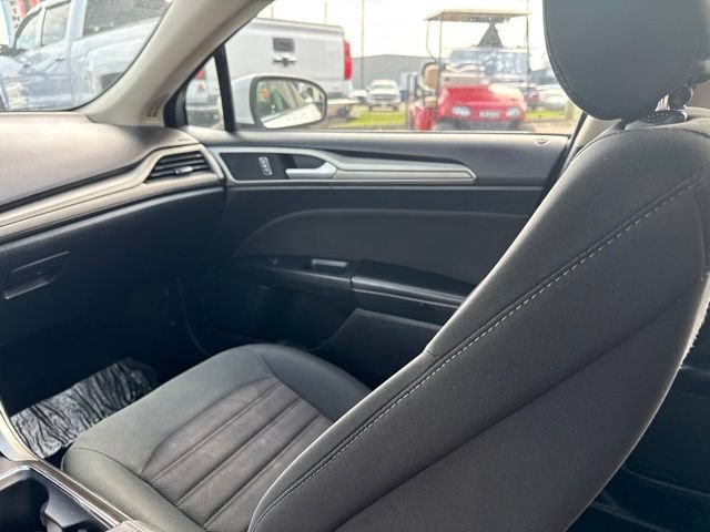 Used 2018 Ford Fusion SE w/ Fusion SE Technology Package FWD image 14