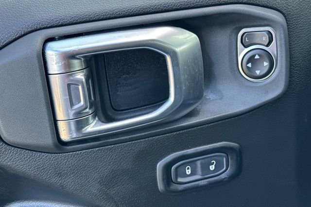 Used 2025 Jeep Gladiator Rubicon w/ Convenience Group image 12