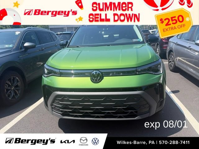 Certified 2025 Volkswagen Taos SE AWD/4WD image 1